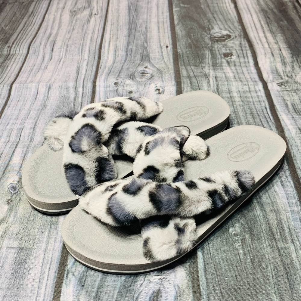 Gray Leopard Print Fuzzy Slides